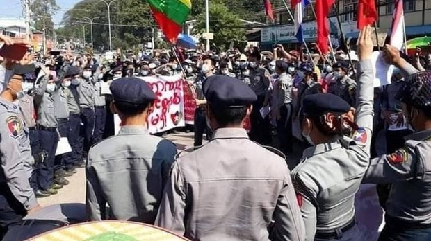 အင်တာနက်မရှိတဲ့ဒေသတွေ NUG အွန်လိုင်းရဲစခန်းမှာ အမှုဖွင့်ဖို့ ခက်ခဲ အင်တာနက်မရှိတဲ့ဒေသတွေ NUG အွန်လိုင်းရဲစခန်းမှာ အမှုဖွင့်ဖို့ ခက်ခဲ