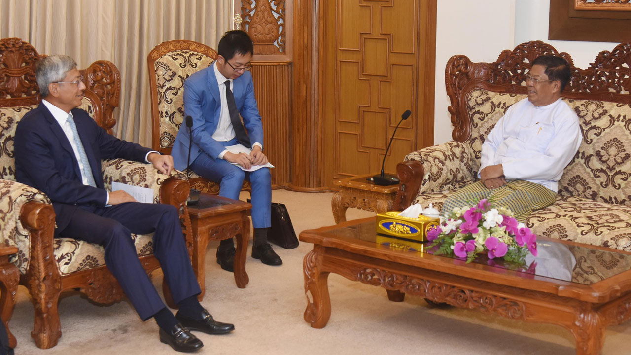 စစ်ကောင်စီ နိုင်ငံခြားရေးဝန်ကြီး ဦးသန်းဆွေနှင့် မြန်မာနိုင်ငံဆိုင်ရာ တရုတ်သံအမတ်ကြီး Mr. Chen Hai တို့ နေပြည်တော်တွင် ၂၀၂၃ ခုနှစ် ဇူလိုင်လ ၂၅ ရက်နေ့က တွေ့ဆုံခဲ့စဉ်။ (Photo: Chinese Embassy in Myanmar)