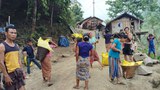 စားနပ်ရိက္ခာနဲ့ ဆေးဝါးပြတ်လပ်မှုကြောင့် ပလက်၀နဲ့ ဆမီးမြို့ခံတွေ မြို့ကိုစွန့်ခွာ