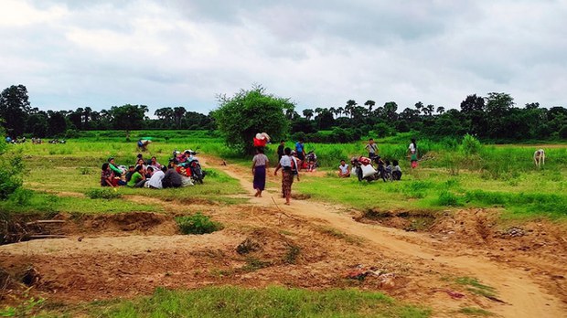 ပုလဲနဲ့ ကန့်ဘလူမှာ ဒေသခံနှစ်သောင်းခွဲကျော် ထွက်ပြေးနေရပြီး သုံးဦးပျောက်ဆုံးနေ ပုလဲနဲ့ ကန့်ဘလူမှာ ဒေသခံနှစ်သောင်းခွဲကျော် ထွက်ပြေးနေရပြီး သုံးဦးပျောက်ဆုံးနေ