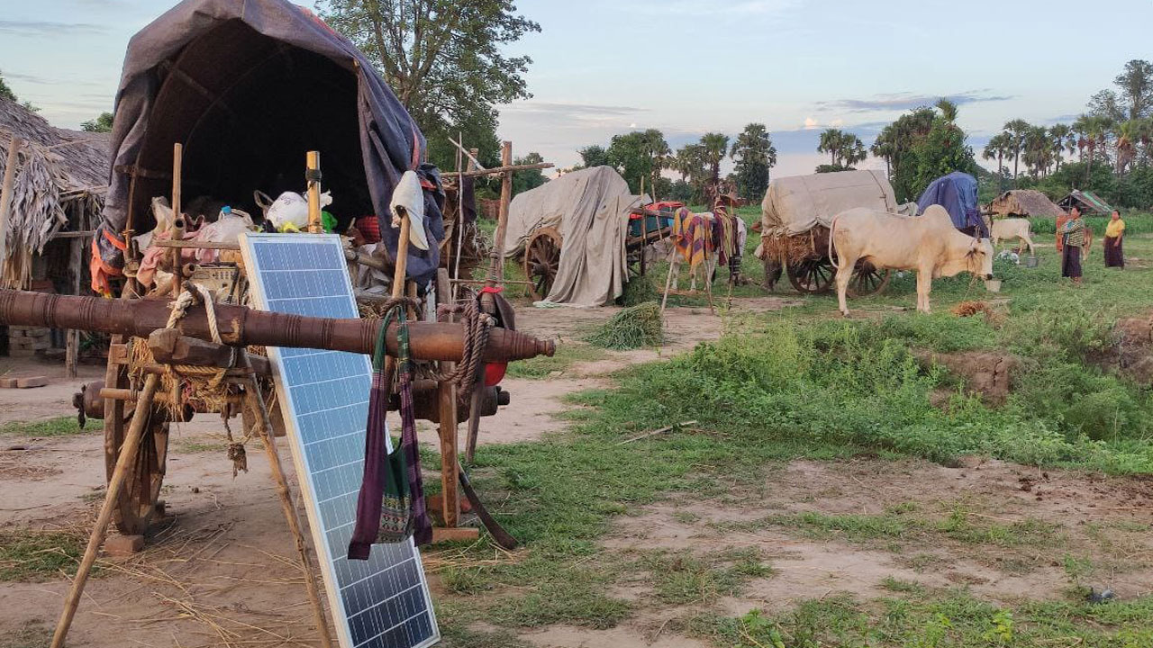 စစ်ကောင်စီစစ်ကြောင်းများကြောင့် ထွက်ပြေးနေရသည့် စစ်ကိုင်းတိုင်း၊ ကန့်ဘလူမြို့နယ်အတွင်းရှိ ဒေသခံများအား ၂၀၂၃ ခုနှစ်၊ စက်တင်ဘာလအတွင်းက တွေ့ရစဉ်။ (ဓာတ်ပုံ - ကျွန်းလှ တက်ကြွလှုပ်ရှားသူများအဖွဲ့)
