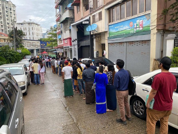နိုင်ငံတစ်ဝန်းက ပြည်ပထွက်ခွာရေးကြိုးပမ်းမှုတွေ စစ်ကောင်စီကြောင့် ရပ်တန့်နေ နိုင်ငံတစ်ဝန်းက ပြည်ပထွက်ခွာရေးကြိုးပမ်းမှုတွေ စစ်ကောင်စီကြောင့် ရပ်တန့်နေ