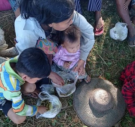 kalay-villagers.jpg kalay-villagers.jpg