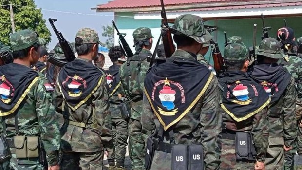ကိုယ်တိုင်လက်နက်ထုတ်လုပ်ပြီး စစ်ကောင်စီကို တော်လှန်နေကြဆဲ မြန်မာလူငယ်များ ကိုယ်တိုင်လက်နက်ထုတ်လုပ်ပြီး စစ်ကောင်စီကို တော်လှန်နေကြဆဲ မြန်မာလူငယ်များ