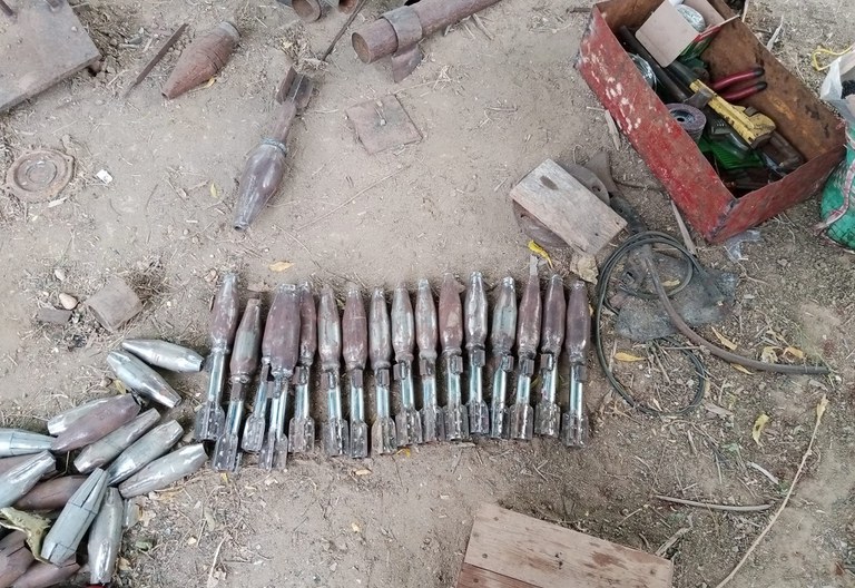 hand-made-weapon.jpg hand-made-weapon.jpg