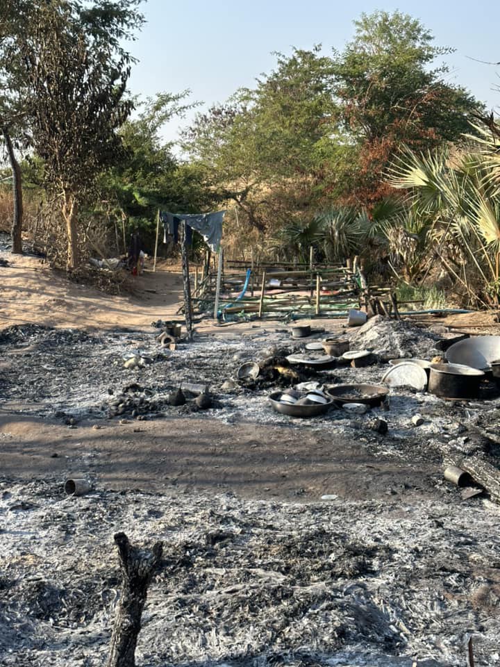 pdf-burn.jpg ၂၀၂၃ ခုနှစ်၊ ဖေဖော်ဝါရီလ ၁၇ ရက်နေ့တွင် စစ်ကောင်စီတပ်က မီးရှို့ဖျက်ဆီးခဲ့သည့် ရေစကြိုမြို့နယ်က Southern YSO PDF အခြေစိုက်စခန်းငယ်အား တွေ့ရစဉ်။ (Photo: Southern YSO PDF)