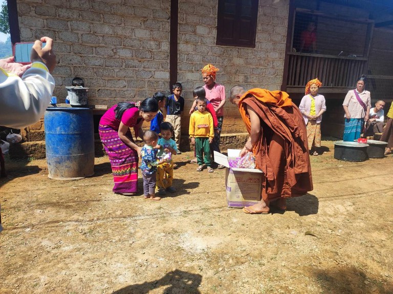pinlaung-refugees တိုက်ပွဲကြောင့် ပင်လောင်းမြို့ပေါ်သို့ ထွက်ပြေးတိမ်းရှောင်လာကြသည့် ဒုက္ခသည်များကို ၂၀၂၃ ခုနှစ် မတ်လဆန်းပိုင်းက တွေ့ရစဉ်။ (Photo: Citizen Journalist)