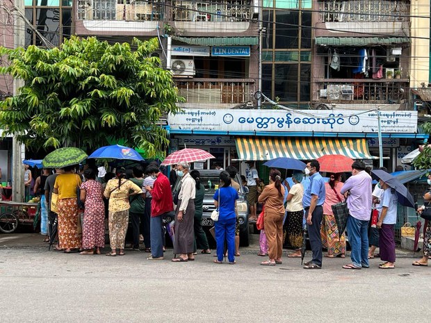 ဆေးဝါးတွေ ဈေးနှစ်ဆတက်လာလို့ ပြည်သူလူထု အခက်တွေ့