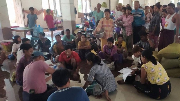 ရခိုင်စစ်ဘေးဒုက္ခသည် ငါးသိန်းခန့် စားဝတ်နေရေး ခက်ခဲနေ