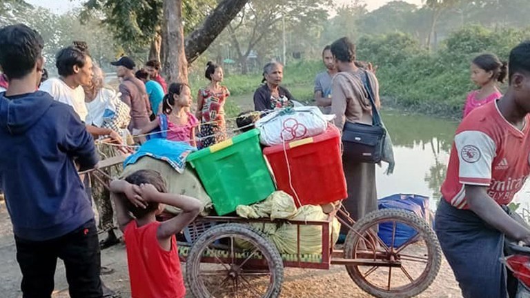 ရက္ခိုင့်တပ်တော် (AA) နှင့် စစ်ကောင်စီတပ်တိုက်ပွဲကြောင့် တိမ်းရှောင်နေကြရသည့် ရခိုင်ပြည်နယ်၊ မင်းပြားမြို့မှ စစ်ဘေးဒုက္ခသည်များအား ၂၀၂၄ ခုနှစ် ဇန်နဝါရီလ ၁၇ ရက်နေ့က တွေ့ရစဉ်။ (Photo: Citizen Journalist)