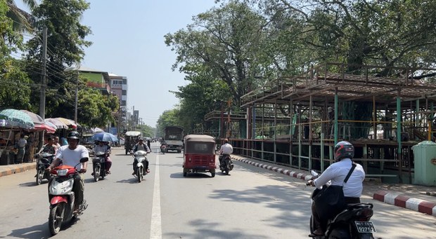 ရခိုင်မှာ သင်္ကြန်ပွဲစည်ကားအောင်ကျင်းပဖို့ စစ်ကောင်စီနဲ့ AA အပြိုင်အဆိုင်ပြင်ဆင်နေ ရခိုင်မှာ သင်္ကြန်ပွဲစည်ကားအောင်ကျင်းပဖို့ စစ်ကောင်စီနဲ့ AA အပြိုင်အဆိုင်ပြင်ဆင်နေ