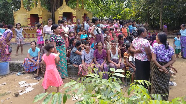 rathedaung-villagers-flee-622.jpg rathedaung-villagers-flee-622.jpg
