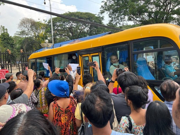 တရုတ်နိုင်ငံခြားရေးဝန်ကြီး ရောက်နေချိန် အကျဉ်းသား နှစ်ထောင်ကျော် ပြန်လွတ်လာ တရုတ်နိုင်ငံခြားရေးဝန်ကြီး ရောက်နေချိန် အကျဉ်းသား နှစ်ထောင်ကျော် ပြန်လွတ်လာ