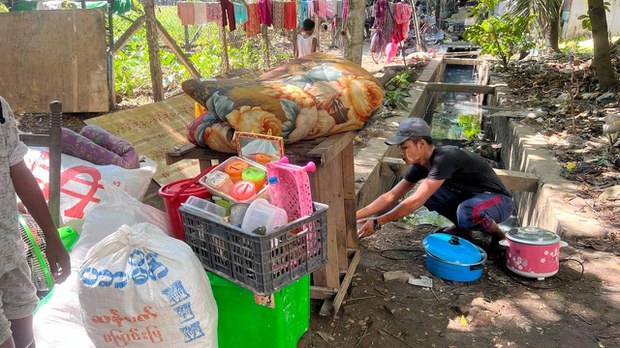 preparing-to-remove-mayangon.jpg preparing-to-remove-mayangon.jpg