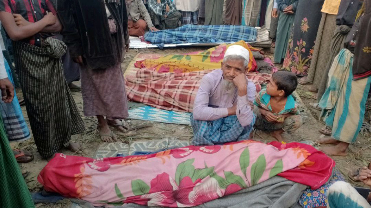 airstrike-rohingya-death ရခိုင်ပြည်နယ်၊ မင်းပြားမြိုနယ်၊ သာဒါကျေးရွာအား စစ်ကောင်စီတပ် လေကြောင်းမှ ဗုံးကြဲတိုက်ခိုက်ခဲ့သဖြင့် သေဆုံးသွားသူများအား ၂၀၂၄ ခုနှစ်၊ မတ်လ ၁၉ ရက်နေ့က တွေ့ရစဉ်။ (Photo: AA Info Desk)