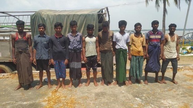 ရိုဟင်ဂျာ ၁၃၀ ခန့်ပါလာတဲ့လှေ မုတ္တမပင်လယ်ကွေ့အနီး ဖမ်းဆီးခံရ ရိုဟင်ဂျာ ၁၃၀ ခန့်ပါလာတဲ့လှေ မုတ္တမပင်လယ်ကွေ့အနီး ဖမ်းဆီးခံရ
