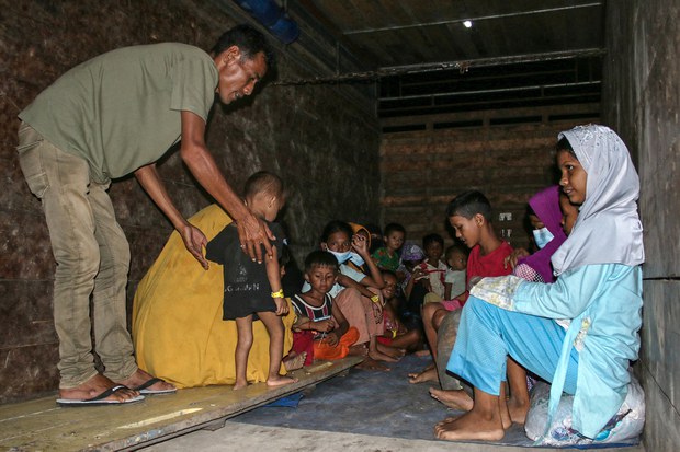 အင်ဒိုနီးရှားရောက် ရိုဟင်ဂျာတွေကို သုံးလယာယီနေခွင့်ပေး