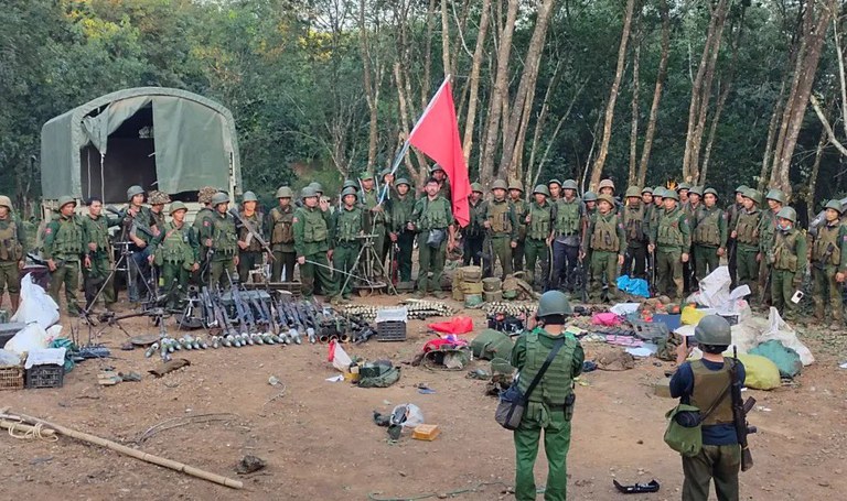 ၂ဝ၂၃ ခုနှစ် ‌အောက်တိုဘာလ ၂၈ ရက်နေ့က စစ်ကောင်စီ၏ တပ်စခန်း မာကြာတစ်ပေါက် ပေါက်တောင်ကုန်းအား ကိုးကန့်တပ်မတော် (MNDAA) မှ တိုက်ခိုက်သိမ်းယူအပြီး ထုတ်ပြန်ထားသည့်ပုံ။ (Photo: The Kokang)
