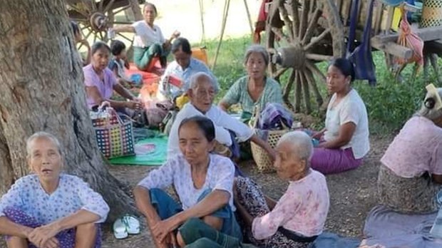စစ်ကိုင်းတိုင်းထဲမှာ စစ်ကြောင်းထိုးနေလို့ တစ်သောင်းကျော် ထွက်ပြေးနေရ
