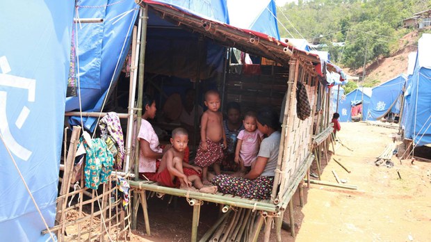 ဆမီးမြို့ကနေ ပြန်ပို့ခံရတဲ့ ချင်းဒုက္ခသည်တွေ အခက်အခဲဖြစ်နေ ဆမီးမြို့ကနေ ပြန်ပို့ခံရတဲ့ ချင်းဒုက္ခသည်တွေ အခက်အခဲဖြစ်နေ