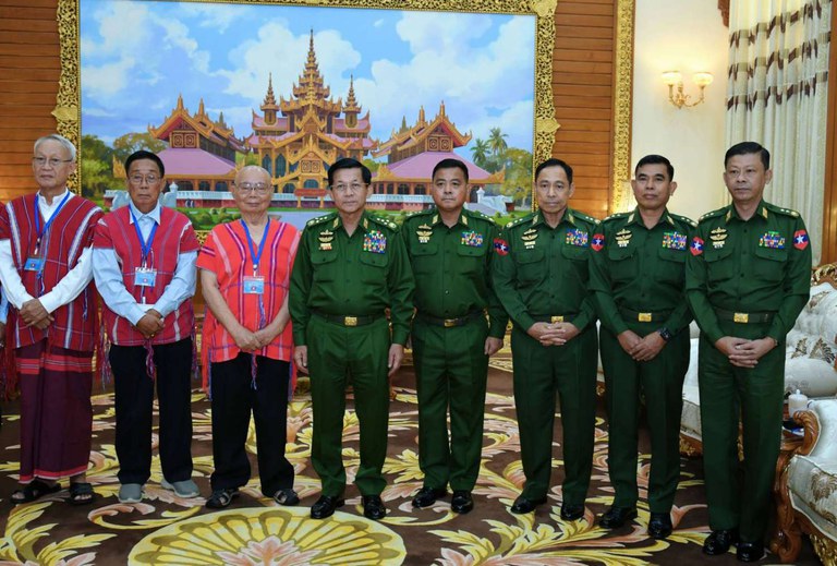 စစ်ကောင်စီဥက္ကဋ္ဌနှင့် UWSP၊ NDAA၊ SSPP မှ ငြိမ်းချမ်းရေးကိုယ်စားလှယ်အဖွဲ့တို့ ၂၀၂၂ ခုနှစ်၊ စက်တင်ဘာလ ၂၆ ရက်နေ့က နေပြည်တော်တွင် တွေ့ဆုံခဲ့စဉ်။ (Photo: Myanmar Military)