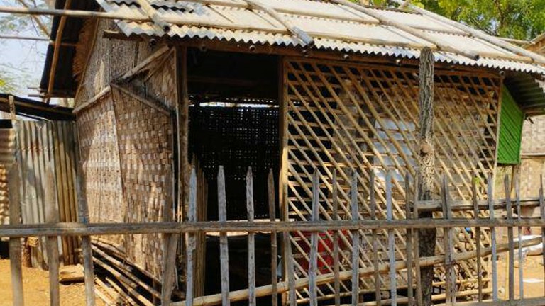 မကွေးမြို့ လေတပ်အနီး အောင်မင်္ဂလာအုပ်စု အောင်ဇေယျာရပ်ကွက်မှ ဖယ်ရှားပေးရမည့် နေအိမ်များအား ၂၀၂၃ ခုနှစ် ဧပြီလ ၇ ရက်နေ့က တွေ့ရစဉ်။ (Photo: Citizen Journalist)