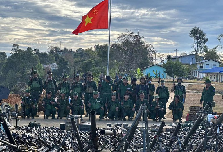 ရှမ်းပြည်နယ်၊ ကိုးကန့်ဒေသ ကုန်းကြမ်းမြို့ရှိ စစ်ကောင်စီတပ်စခန်းကို မြောက်ပိုင်းမဟာမိတ်ညီနောင်အဖွဲ့က သိမ်းယူပြီးနောက်၂၀၂၃ ခုနှစ် ဒီဇင်ဘာလ ၁ ရက်နေ့က ထုတ်ပြန်ထားသည့် ပုံအား တွေ့ရစဉ်။ (Photo : The Kokang)
