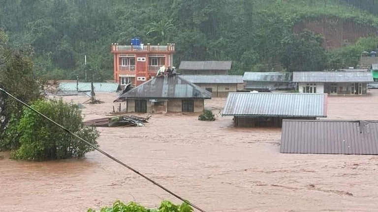 kalaw flood.jpg ကလောမြို့ နေအိမ်များ ရေနစ်မြုပ်နေသည်ကို ၂၀၂၄ ခုနှစ် စက်တင်ဘာ ၁၂ ရက်နေ့က တွေ့ရစဉ်။ (Photo: KALAW TRAVELLING)