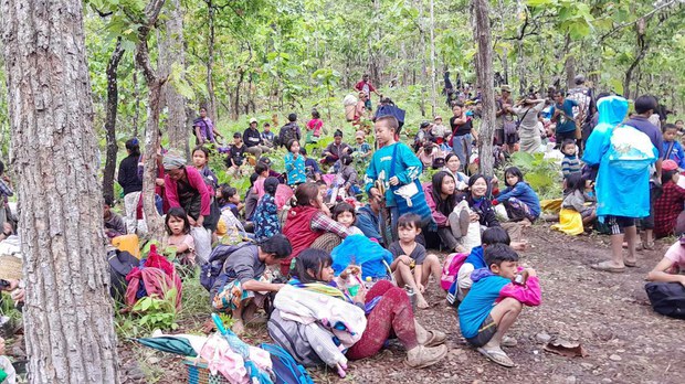 ထိုင်းက ပြန်နှင်ထုတ်တဲ့ မြန်မာဒုက္ခသည်တွေ နယ်စပ်မှာ သောင်တင်နေ