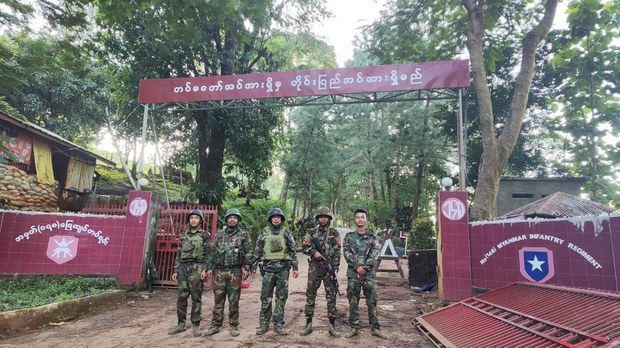 သပိတ်ကျင်းမြို့နယ်မှာ တိုက်ပွဲပြင်းထန်နေ သပိတ်ကျင်းမြို့နယ်မှာ တိုက်ပွဲပြင်းထန်နေ