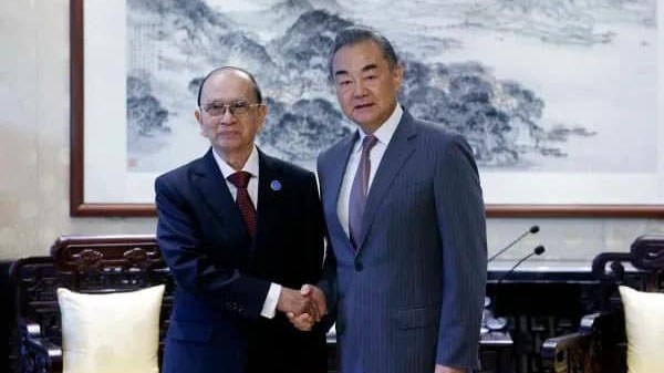 သမ္မတဟောင်း ဦးသိန်းစိန်နှင့် တရုတ်နိုင်ငံခြားရေးဝန်ကြီး ဝမ်ယိတို့ တရုတ်နိုင်ငံ ပေကျင်းမြို့ရှိ နိုင်ငံတော် ဧည့်ဂေဟာတွင် ၂၀၂၄ ခုနှစ် ဇွန်လ ၂၉ ရက်နေ့က တွေ့ဆုံစဉ်။ (Photo : Ministry of Foreign Affairs Myanmar)