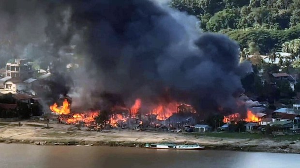 ထီးချိုင့် တိုက်ခိုက်မှုအတွင်း အရပ်သား နှစ်ဆယ်နီးပါး သေဆုံး ထီးချိုင့် တိုက်ခိုက်မှုအတွင်း အရပ်သား နှစ်ဆယ်နီးပါး သေဆုံး