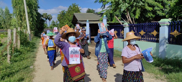ကုလသမဂ္ဂဆိုင်ရာ မြန်မာကိုယ်စားလှယ်အဖြစ် သံအမတ်ကြီး ဦးကျော်မိုးထွန်းကို ဆက်ထားရှိပေးဖို့ ယင်းမာပင်-ဆားလင်းကြီးရွာပေါင်းစုံ သပိတ်ဦးဆောင်ကော်မတီမှ ဦးဆောင်ပြီး ၂၀၂၃ ခုနှစ် စက်တင်ဘာလ ၂၄ ရက်နေ့က ဆန္ဒပြတောင်းဆိုခဲ့ကြစဉ်။ (ဓာတ်ပုံ - ယင်းမာပင်-ဆားလင်းကြီးရွာပေါင်းစုံ သပိတ်ဦးဆောင်ကော်မတီ)