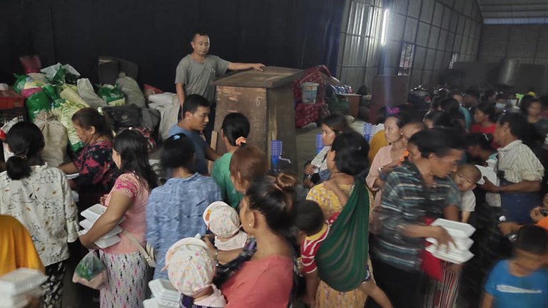 laiza_refugees စစ်ကောင်စီတပ် တိုက်ခိုက်ခဲ့သည့် လိုင်ဇာမြို့အနီးရှိ မုန်လိုင်ခက် စစ်ဘေးဒုက္ခသည်စခန်းမှ စစ်ဘေးဒုက္ခသည်များအား ၂၀၂၃ ခုနှစ်၊ အောက်တိုဘာလ ၁၀ ရက်နေ့က တွေ့ရစဉ်။ (Photo: Awng Ja)