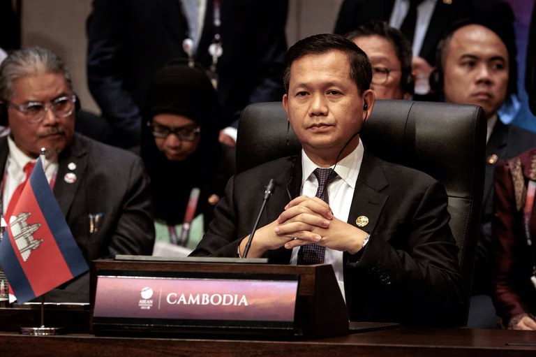 ၂၀၂၃ ခုနှစ် စက်တင်ဘာ ၆ ရက်က အင်ဒိုနီးရှားနိုင်ငံ ဂျကာတာ၌ ကျင်းပသည့် ၄၃ ကြိမ်မြောက် အာဆီယံ ထိပ်သီးအစည်းအဝေးတွင် ကမ္ဘောဒီးယားဝန်ကြီးချုပ် ဟွန်မာနက် တက်ရောက်ခဲ့စဉ်။ (Reuters)