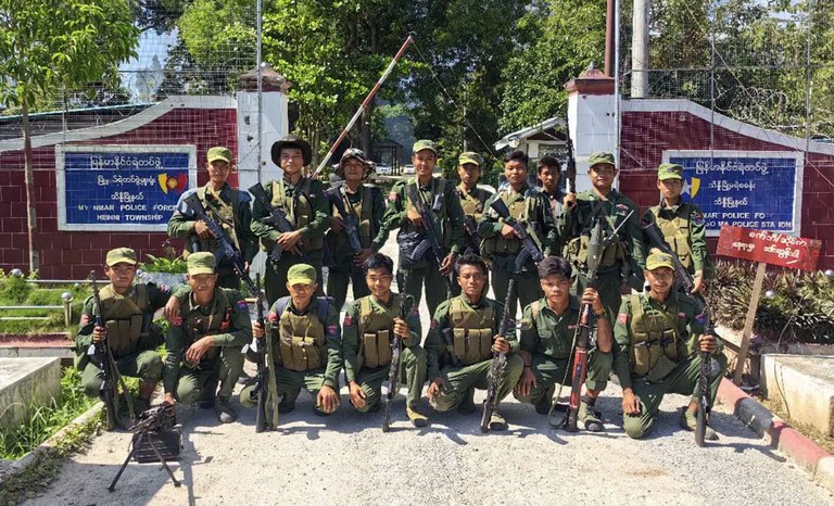 ၂ဝ၂၃ ခုနှစ် အောက်တိုဘာလ ၃ဝ ရက်နေ့က သိန္နီမြို့နယ် ရဲစခန်းကို သိမ်းယူရရှိကြောင်း ကိုးကန့်တပ်မတော် (MNDAA)မှ ထုတ်ပြန်ထားသည့်ပုံ။ (The Kokang)