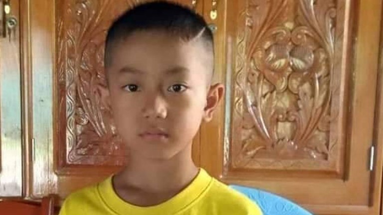 ကလေးမြို့နယ်၊ လက်ပံချောင်းရွာတွင် လက်နက်ကြီးကျည် ကျရောက်ပေါက်ကွဲသဖြင့် သေဆုံးခဲ့သည့် မောင်ဂျိုးဆက်မာလ်ဆုမ်လွာအား တွေ့ရစဉ်။ (Photo: Citizen Journalist)
