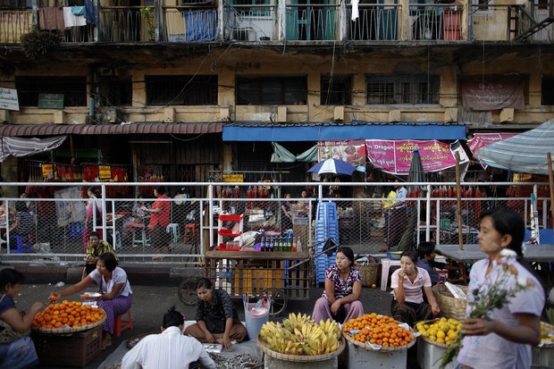2011-11-29T000000Z_784437203_GM1E7BT1SNC01_RTRMADP_3_MYANMAR-USA.JPG 2011-11-29T000000Z_784437203_GM1E7BT1SNC01_RTRMADP_3_MYANMAR-USA.JPG