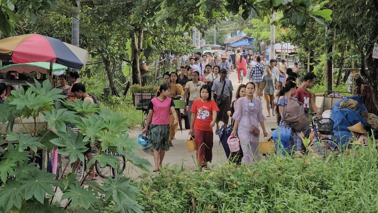ရန်ကုန်တိုင်း၊ လှိုင်သာယာမြို့နယ်ရှိ အထည်ချုပ်စက်ရုံတစ်ခုမှ အလုပ်သမားများအား ၂၀၂၃ ခုနှစ်၊ စက်တင်ဘာလ ၁၃ ရက်နေ့က တွေ့ရစဉ်။ Photo : RFA