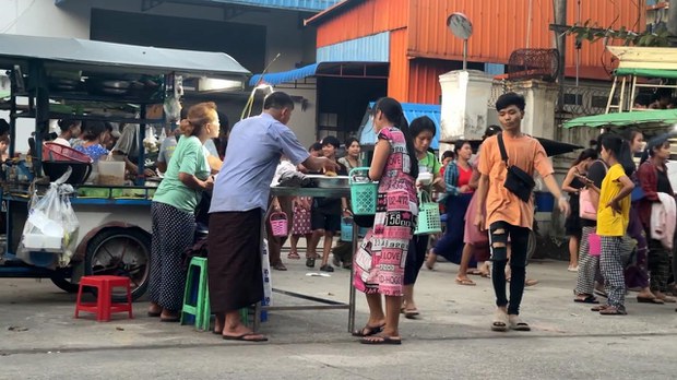 ကျိုရစ်ခ် (မြန်မာ) အထည်ချုပ်စက်ရုံမှာ အလုပ်ချိန် နှစ်ဆကျော်ဆင်းပေးနေရလို့ အလုပ်သမားတွေအခက်တွေ့ ကျိုရစ်ခ် (မြန်မာ) အထည်ချုပ်စက်ရုံမှာ အလုပ်ချိန် နှစ်ဆကျော်ဆင်းပေးနေရလို့ အလုပ်သမားတွေအခက်တွေ့