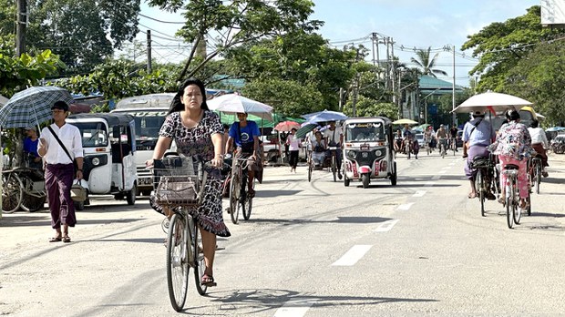 ဆိုင်ကယ်စီးခွင့်ပိတ်ထားတဲ့ ဒလမြို့နယ်မှာ စက်ဘီးစီးသူများလာ