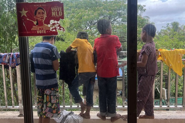 ရေရှည်ရပ်တည်ဖို့ ခက်ခဲလာနေတဲ့ HIV/AIDS ဂေဟာ