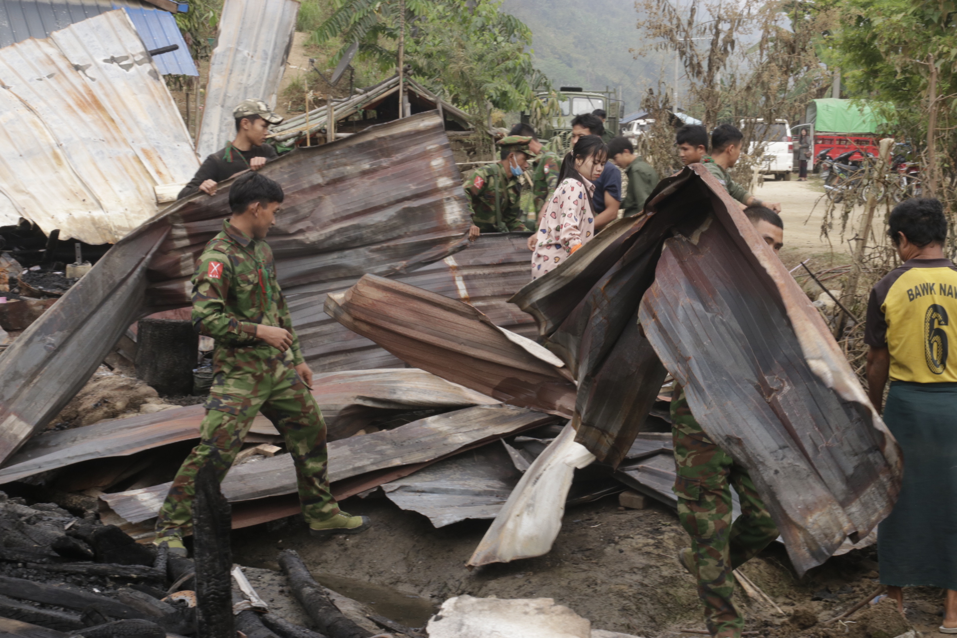 ကချင်ပြည်နယ်၊ လိုင်ဇာမြို့အနီး မီးလောင်ပျက်စီးခဲ့သည့် ဂျေယန်စစ်ဘေးဒုက္ခသည်စခန်းကို ၂၀၂၃ ခုနှစ်၊ မတ်လ ၂၀ ရက်နေ့က တွေ့ရစဉ်။ (Photo: RFA)