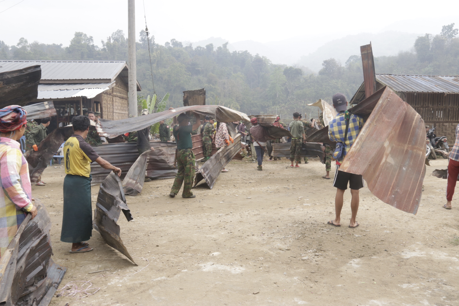 ကချင်ပြည်နယ်၊ လိုင်ဇာမြို့အနီး မီးလောင်ပျက်စီးခဲ့သည့် ဂျေယန်စစ်ဘေးဒုက္ခသည်စခန်းကို ၂၀၂၃ ခုနှစ်၊ မတ်လ ၂၀ ရက်နေ့က တွေ့ရစဉ်။ (Photo: RFA)