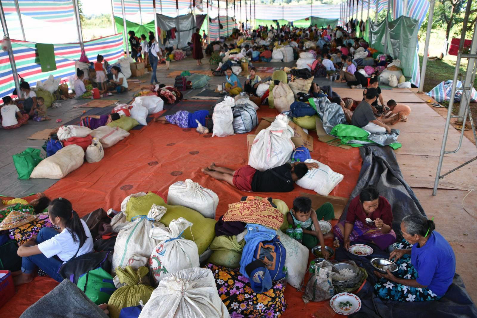 ကျောက်မဲမြို့ ရှမ်းစာပေနှင့်ယဉ်ကျေးမှု သင်တန်းကျောင်းသို့ ရောက်ရှိနေသည့် စစ်ပြေးဒုက္ခသည်များကို ၂၀၂၁ နိုဝင်ဘာလ ၉ရက်နေ့က တွေ့ရစဉ်။ (Photo: RFA)