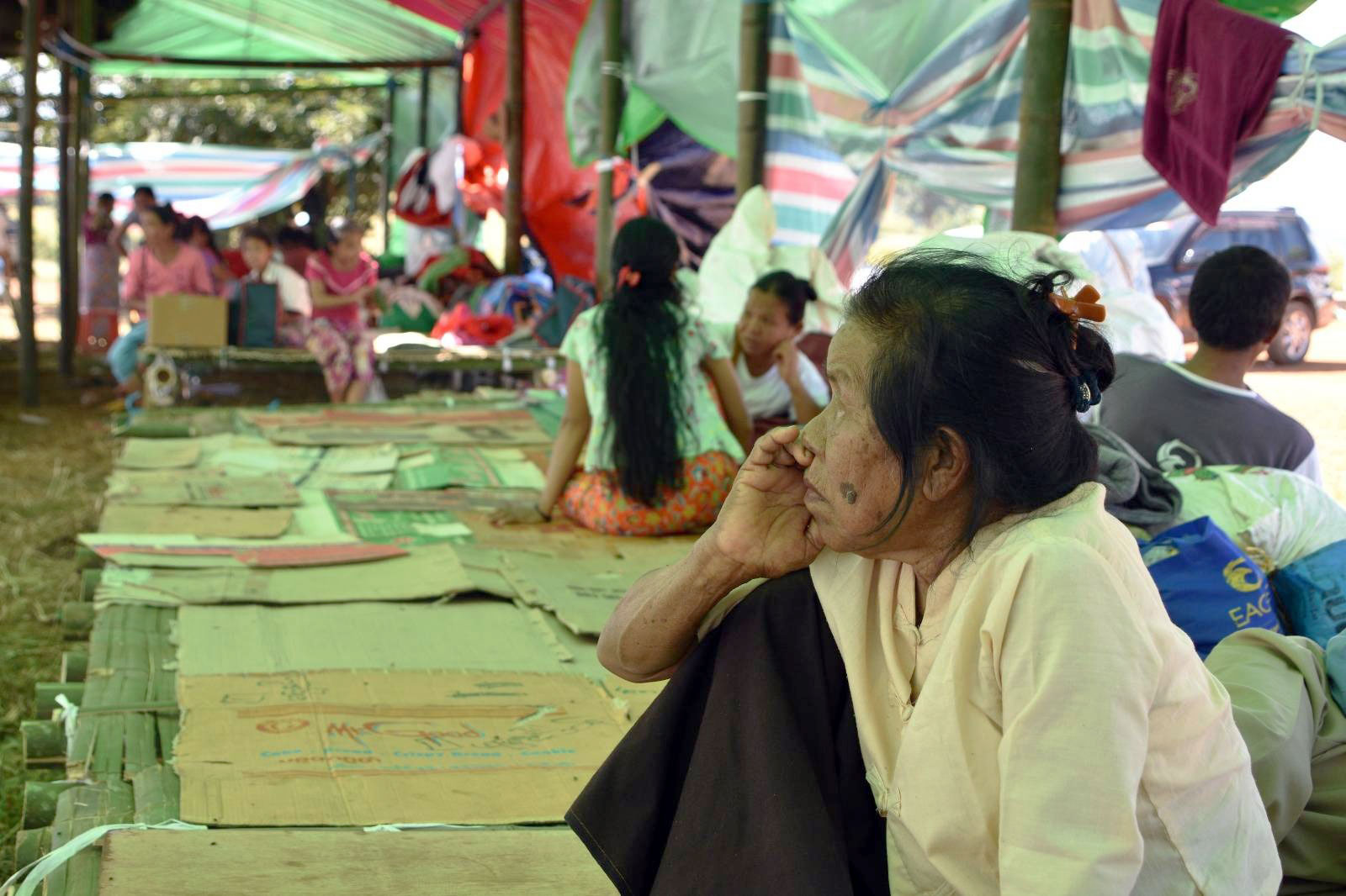 ကျောက်မဲမြို့သို့ ထွက်ပြေးရောက်ရှိလာသည့် စစ်ပြေးဒုက္ခသည်များကို ယာယီတဲတန်းလျားများတွင်၂၀၂၁ နိုဝင်ဘာလ ၉ ရက်နေ့က တွေ့ရစဉ်။ (Photo: RFA)