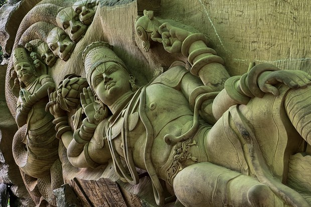 ကုန်ကြမ်းခက်ခဲလာတဲ့ ပန်းပုလုပ်ငန်း