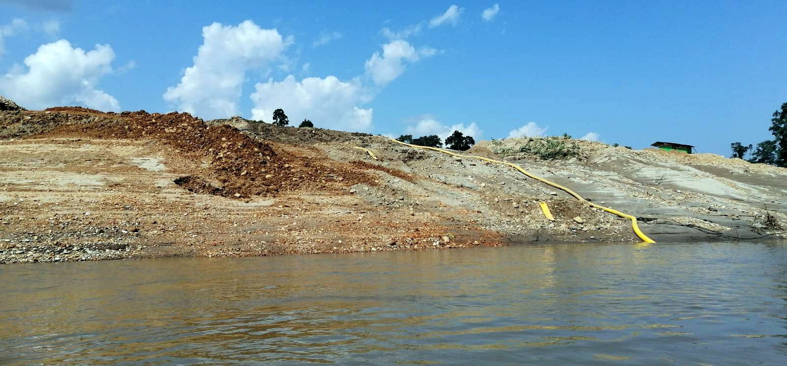 မြစ်ဆုံဒေသမှာ လွန်ခဲ့တဲ့ ၂၀၁၀ ခုနှစ်က ရွှေတူးဖော်မှုတွေ ရှိခဲ့ပေမဲ့ မြစ်ဆုံစီမံကိန်း ရပ်ဆိုင်းသွားပြီးနောက် ရွှေတူးဖော်မှုတွေလည်း ရပ်ဆိုင်းခဲ့ပါတယ်။