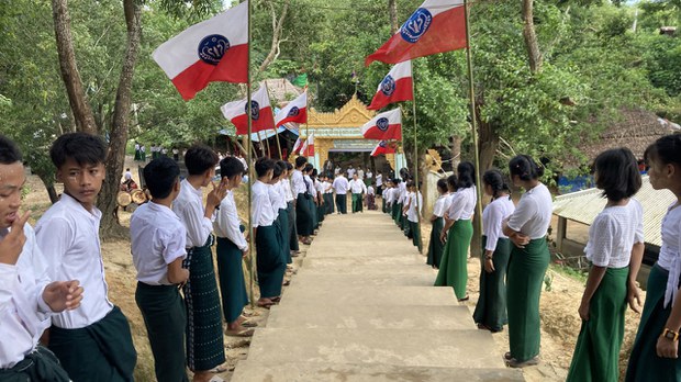 ဘင်္ဂလားဒေ့ရှ် နယ်စပ်ခြံစည်းရိုးအနီးက ပရဟိတစာသင်ကျောင်း ဘင်္ဂလားဒေ့ရှ် နယ်စပ်ခြံစည်းရိုးအနီးက ပရဟိတစာသင်ကျောင်း