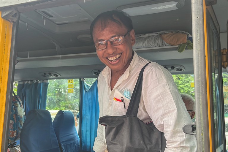 ၂ဝ၂၁ ခုနှစ် ဖေဖော်ဝါရီလ ၁ရက်နေ့ကတည်းက ဖမ်းဆီးခံခဲ့ရပြီး နှစ်နှစ်နီးပါးအကြာတွင် ပြန်လည်လွတ်မြောက်လာသည့် စာရေးဆရာ မောင်သာချို။ (Photo: RFA)